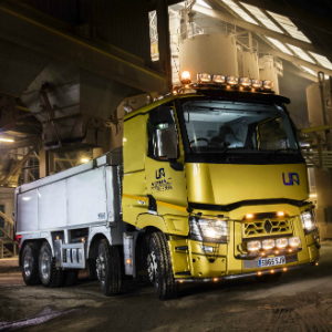 Renault -R J Blundy and Son (1)