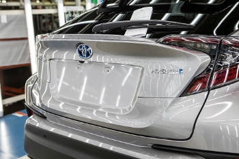 new toyota c-hr crossover 1