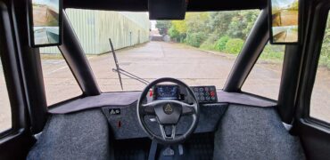 Centralised driving position