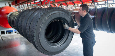 Retreading HGV tyres