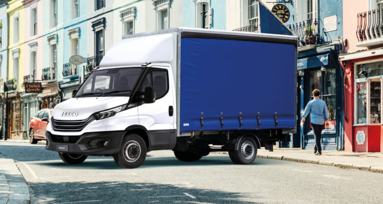 IVECO DRIVEAWAY PR 3.5T CURTAINSIDE