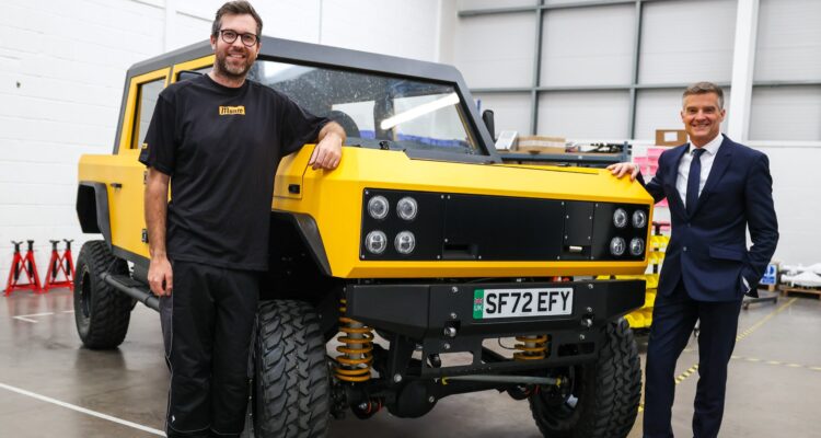 Munro CEO Russell Peterson and Transport Secretary Mark Harper with Munro MK_1 Pick-Up