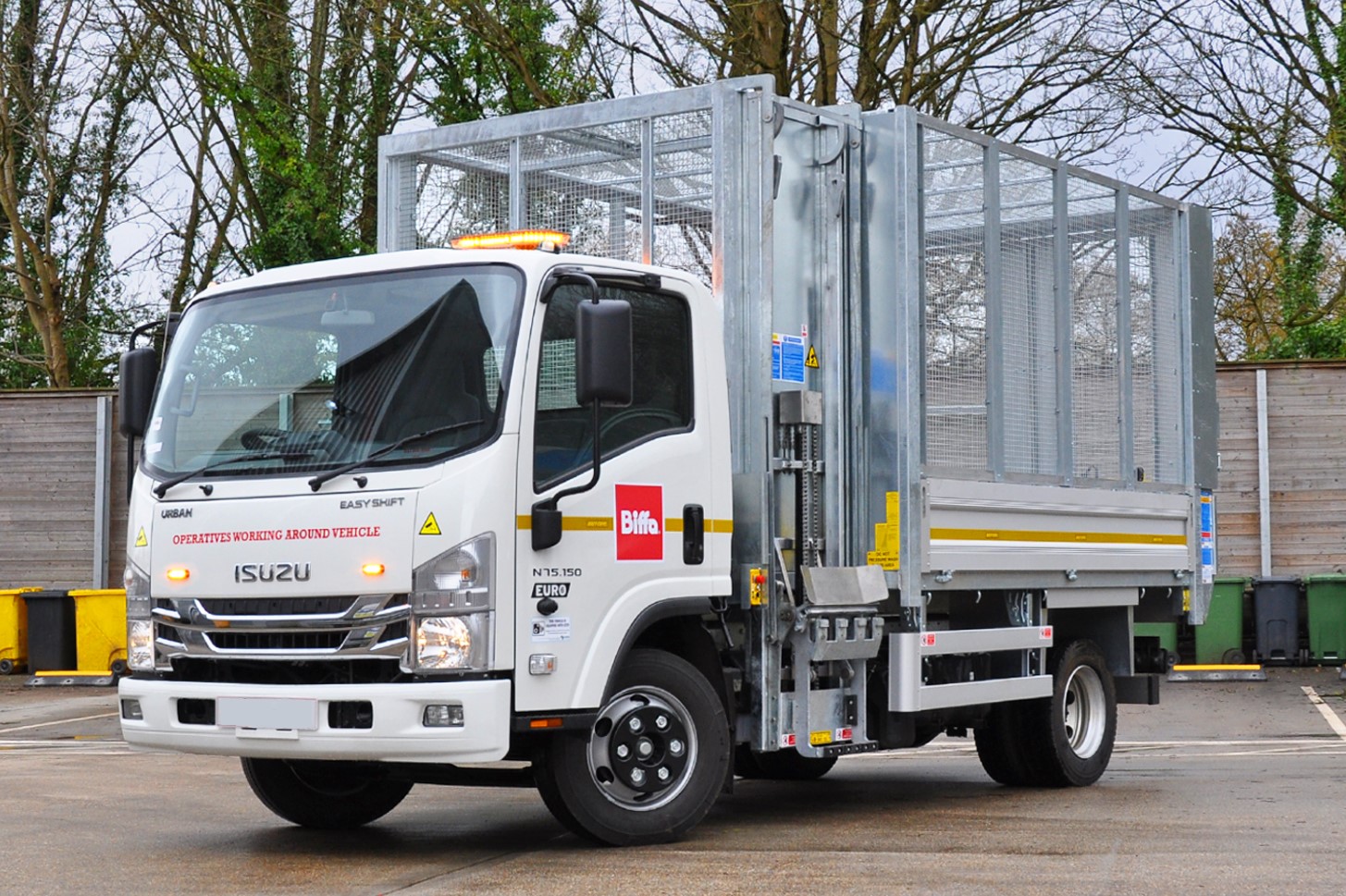 Brit-Tipp utilising an Access XL bin lift
