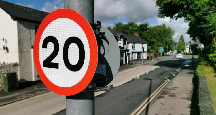 20mph sign on a lamppost