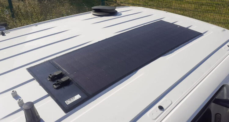 Roof-top solar panel to maintain the auxilary battery