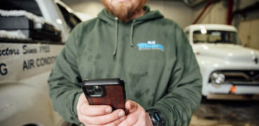 Fleet Manager using fleet management software on his phone