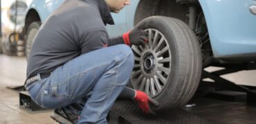 Man changing a car tyre