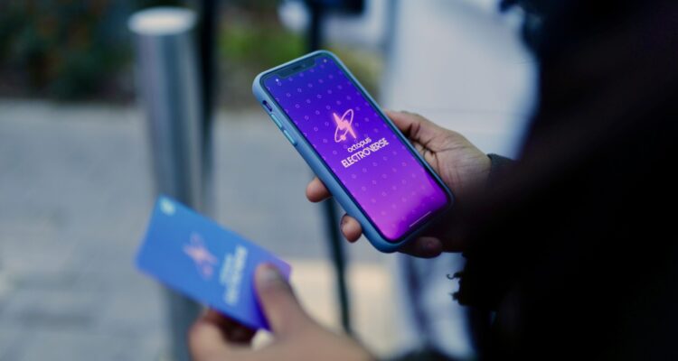Man using the Octopus Electroverse app