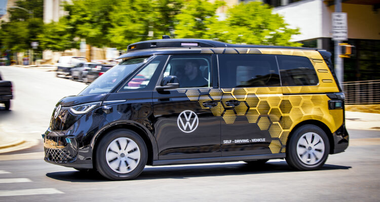 Dozens of self-driving prototypes are already on the road in Hamburg, Munich and Austin (Texas)