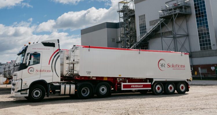 3R Solutions new Fruehauf smoothsider tipper