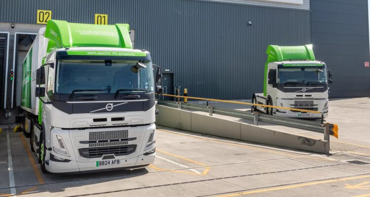 Volvo FM Electric tractor units
