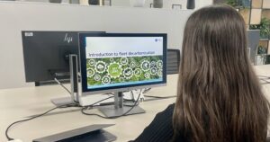 Woman starting the Introduction to Decarbonisation by FORS