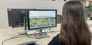 Woman starting the Introduction to Decarbonisation by FORS