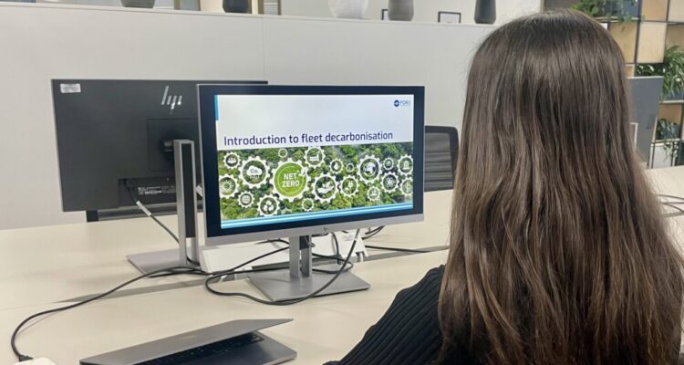 Woman starting the Introduction to Decarbonisation by FORS