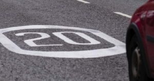 20mph road markings