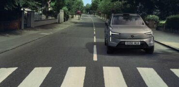 All-Ellectric Volvo EX90 on Abbey Road in London