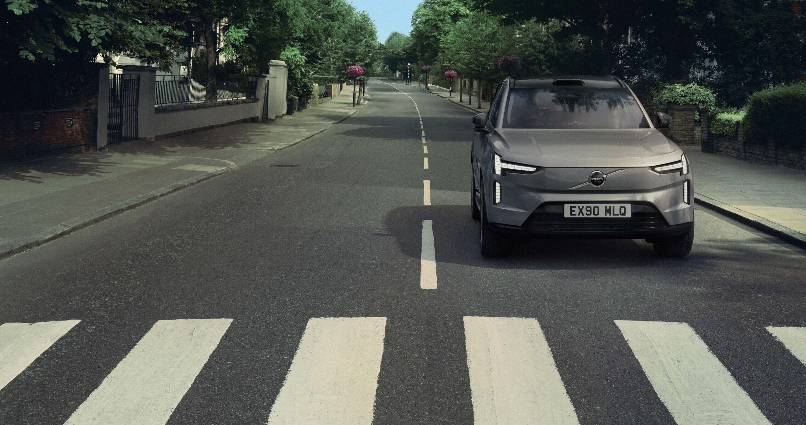 All-Ellectric Volvo EX90 on Abbey Road in London