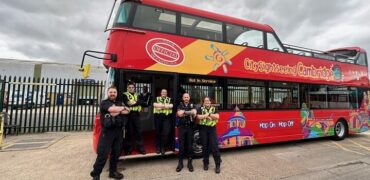 Cambridge police use a city tour bus to catch motorists using mobile phones