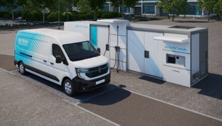 Renault Master H2 at a HYVIA hydrogen supply pump
