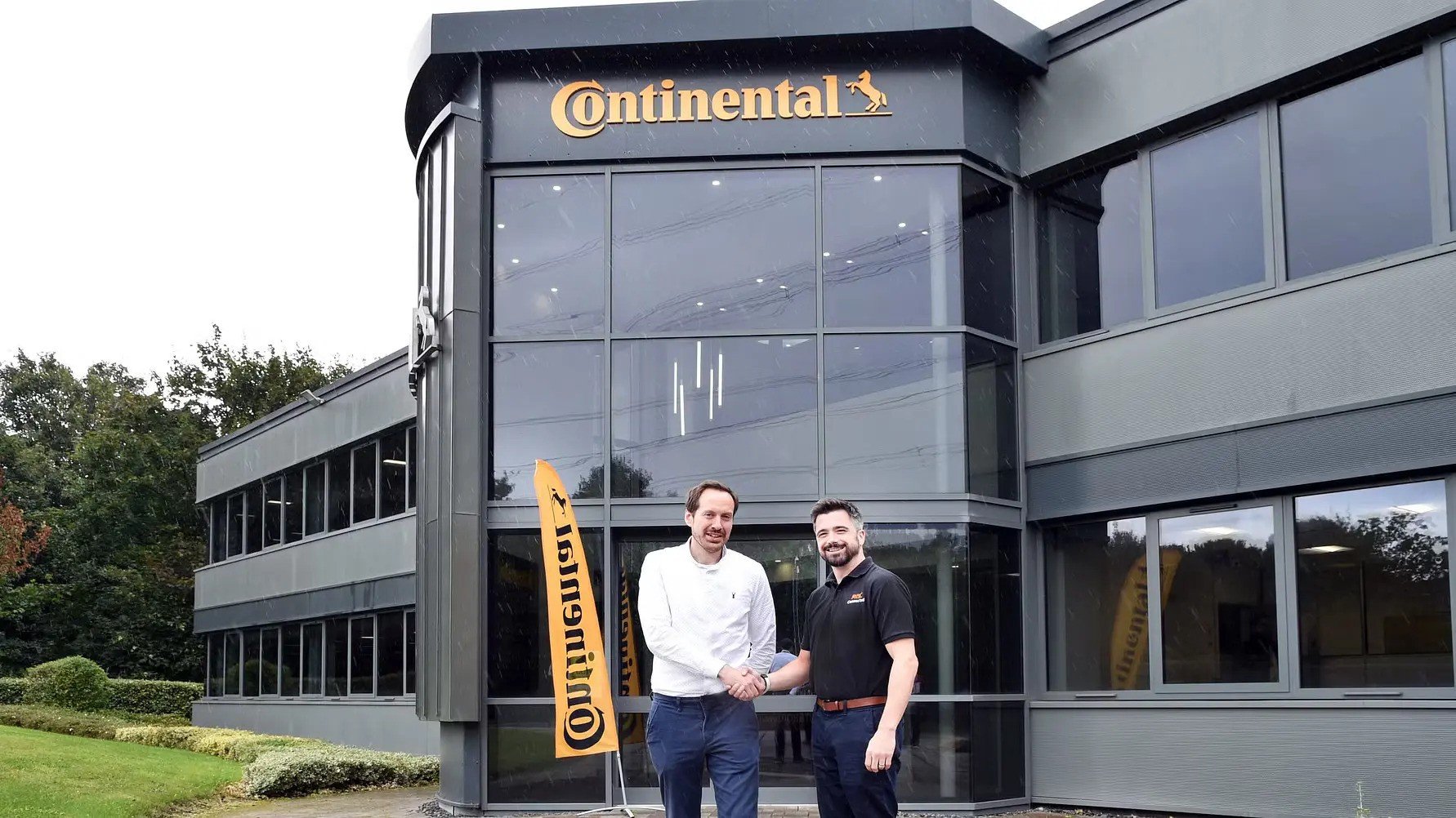 Continental Automotive’s UK Head of CSV Sales and Marketing, Ben Klarich, and the RAC’s Head of Telematics and Connected Solutions, Geraint Jones
