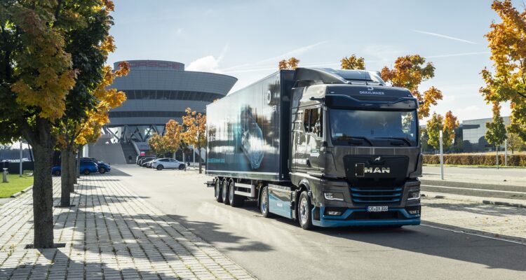 MAN eTGX in Leipzig, vehicle handover from customer Draexlmaier to Porsche