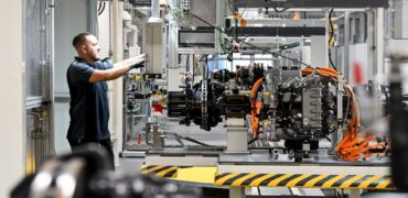 The electric axle undergoing the leak test