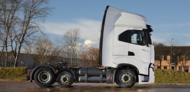 New IVECO S-Way CNG leads the fight against CO2 with 6x2 option