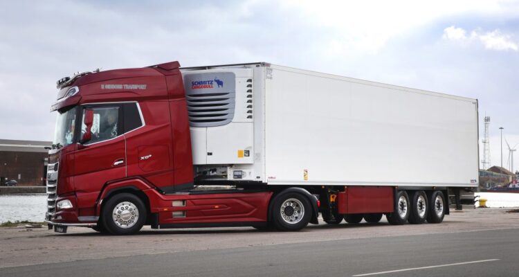 10% diesel cost-saving for Rob Gibbons Transport with new reefer from Schmitz Cargobull