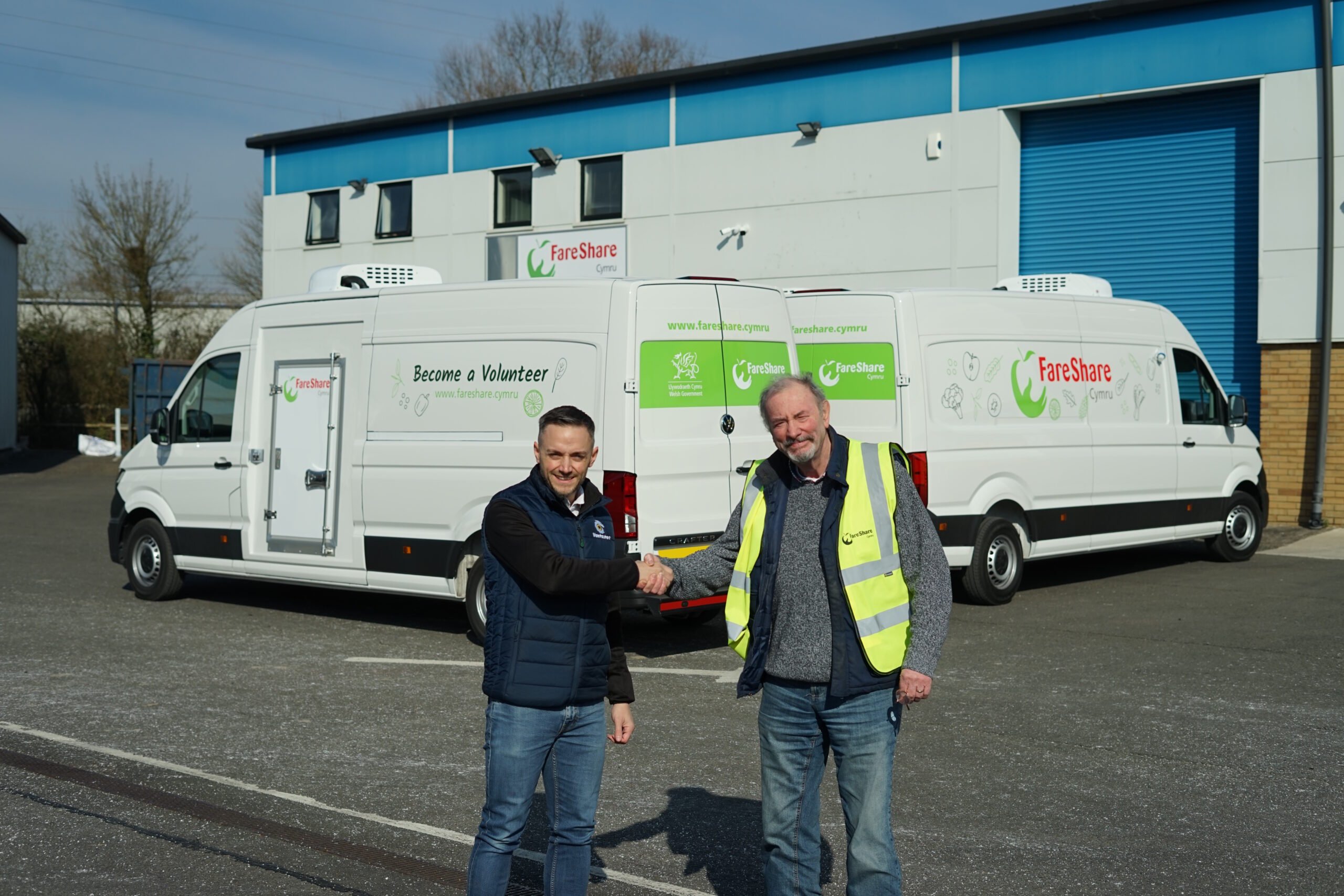 Vantastec National Sales Account Manager, Gareth Taylor (left) with Fareshare Cymru Operations Manager, Gerry Molan