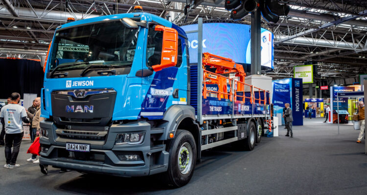 STARK UK Expands Partnership with Trakm8