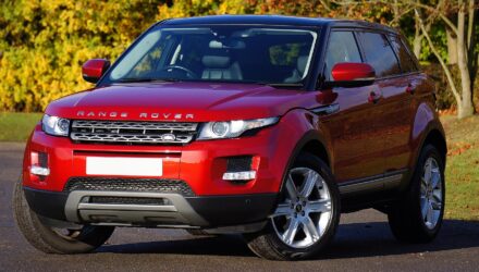 Prime Minister unveils plan to support carmakers