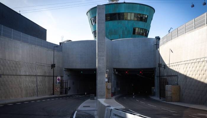 Silvertown Tunnel opens to ease traffic in East London