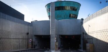 Silvertown Tunnel opens to ease traffic in East London