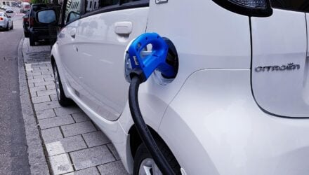 Government cuts red tape to make it easier to switch to EVs