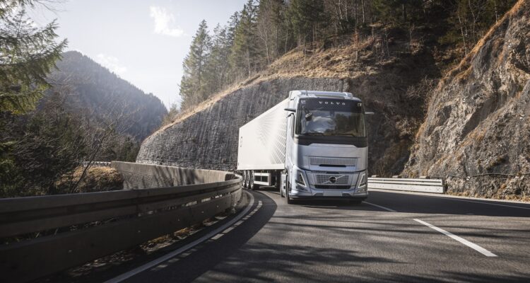 Volvo Trucks introduces a new generation of its I-Roll technology, adding an engine stop/start functionality