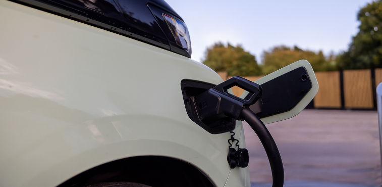 Farizon partners with ChargePoint and Hypervolt