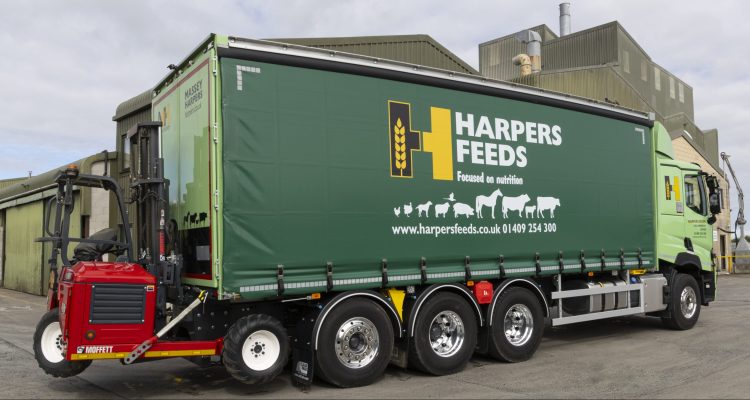 Harpers Feeds chooses Renault Trucks tridems