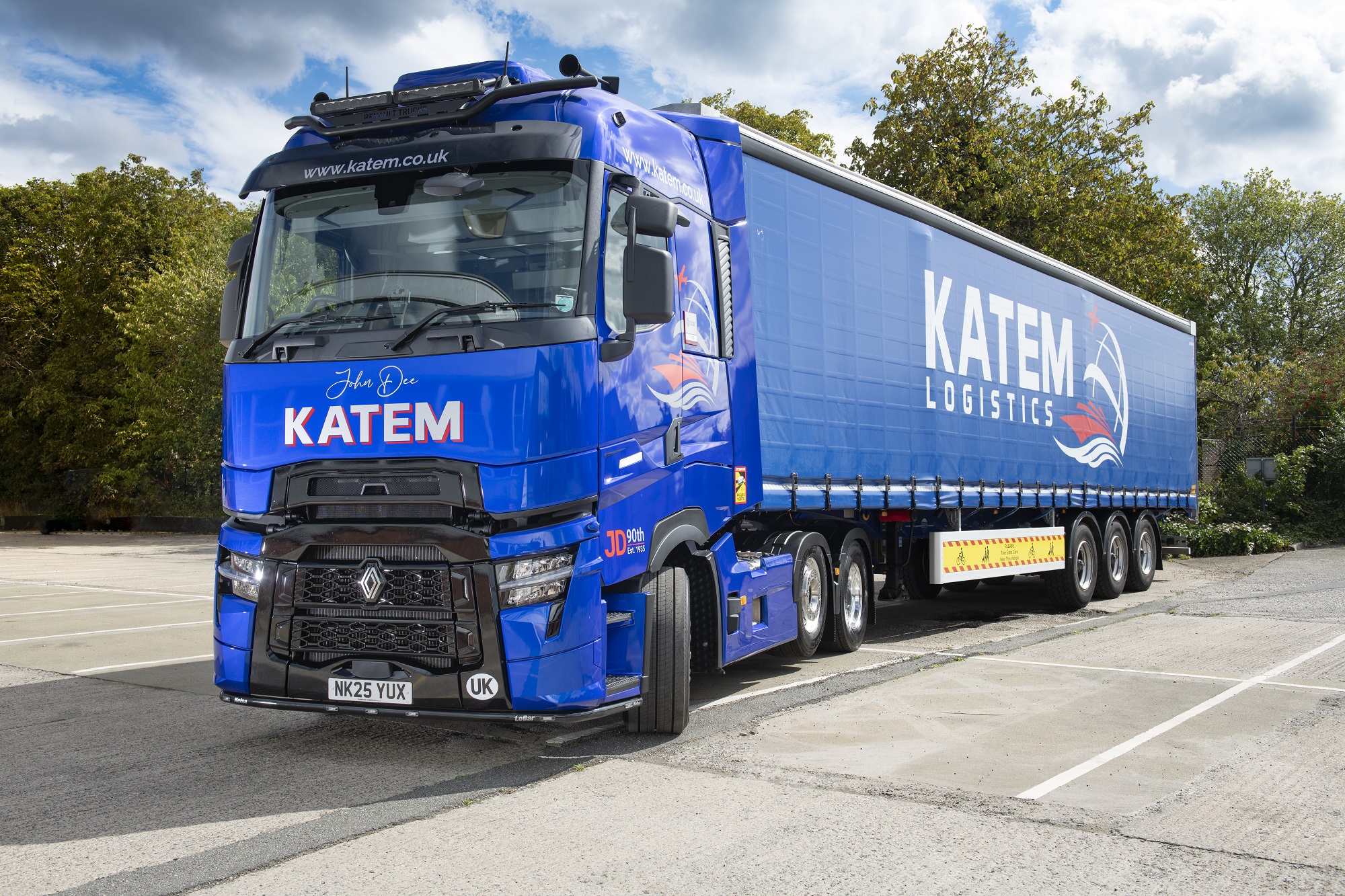 Katem Logistics celebrates founder’s 90th birthday with two new Renault Trucks