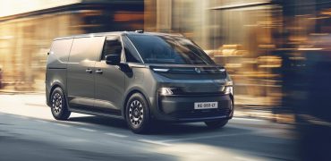 Renault Unveils Production-Ready Trafic Van E-Tech Electric