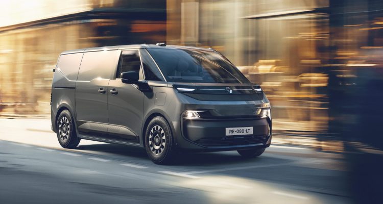 Renault Unveils Production-Ready Trafic Van E-Tech Electric