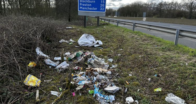 Litter on UK roads is getting worse