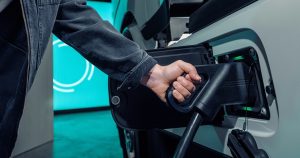 Mercedes-Benz Trucks adds VEV to TruckCharge service