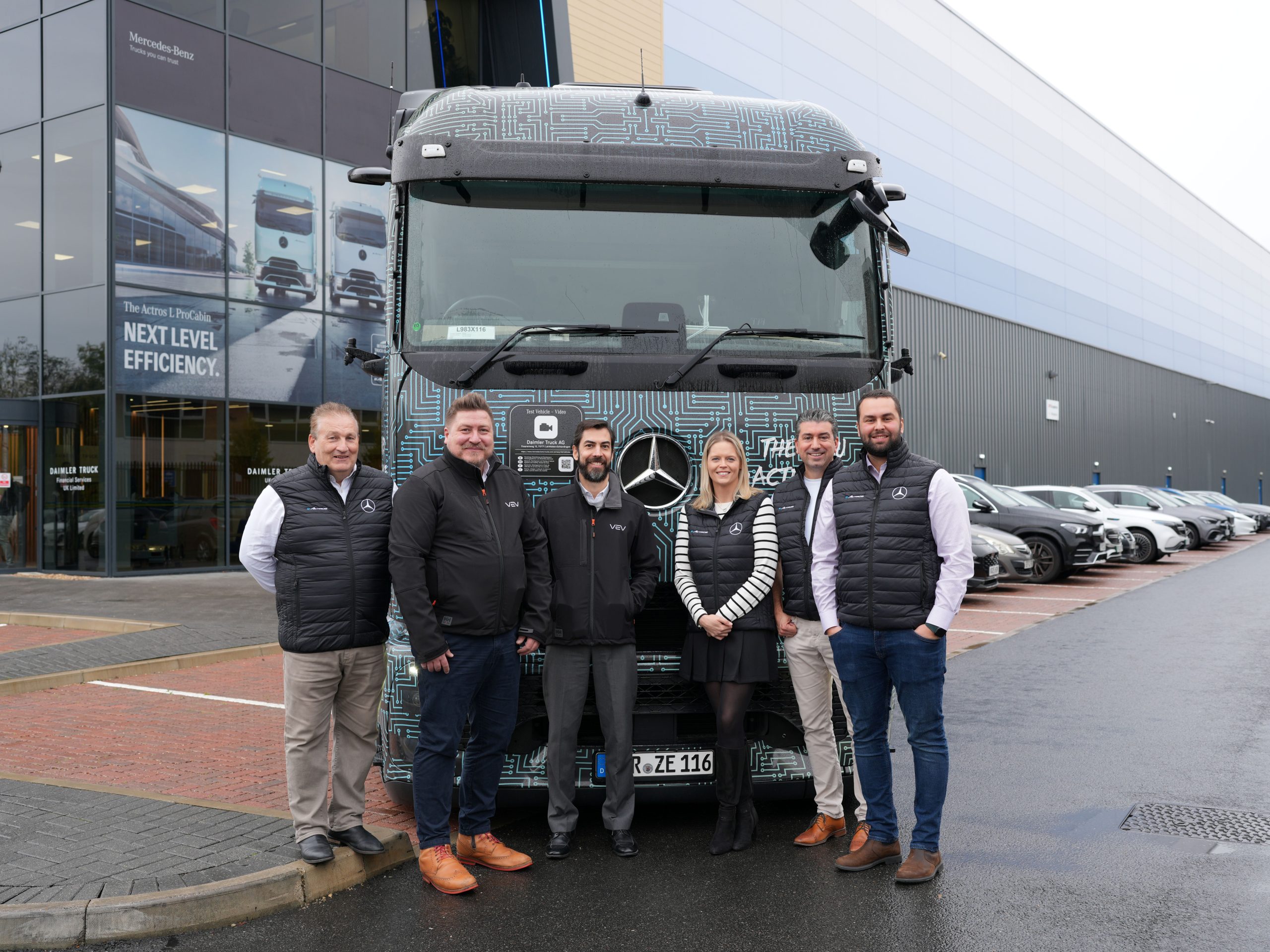 Mercedes-Benz Trucks adds VEV to TruckCharge service