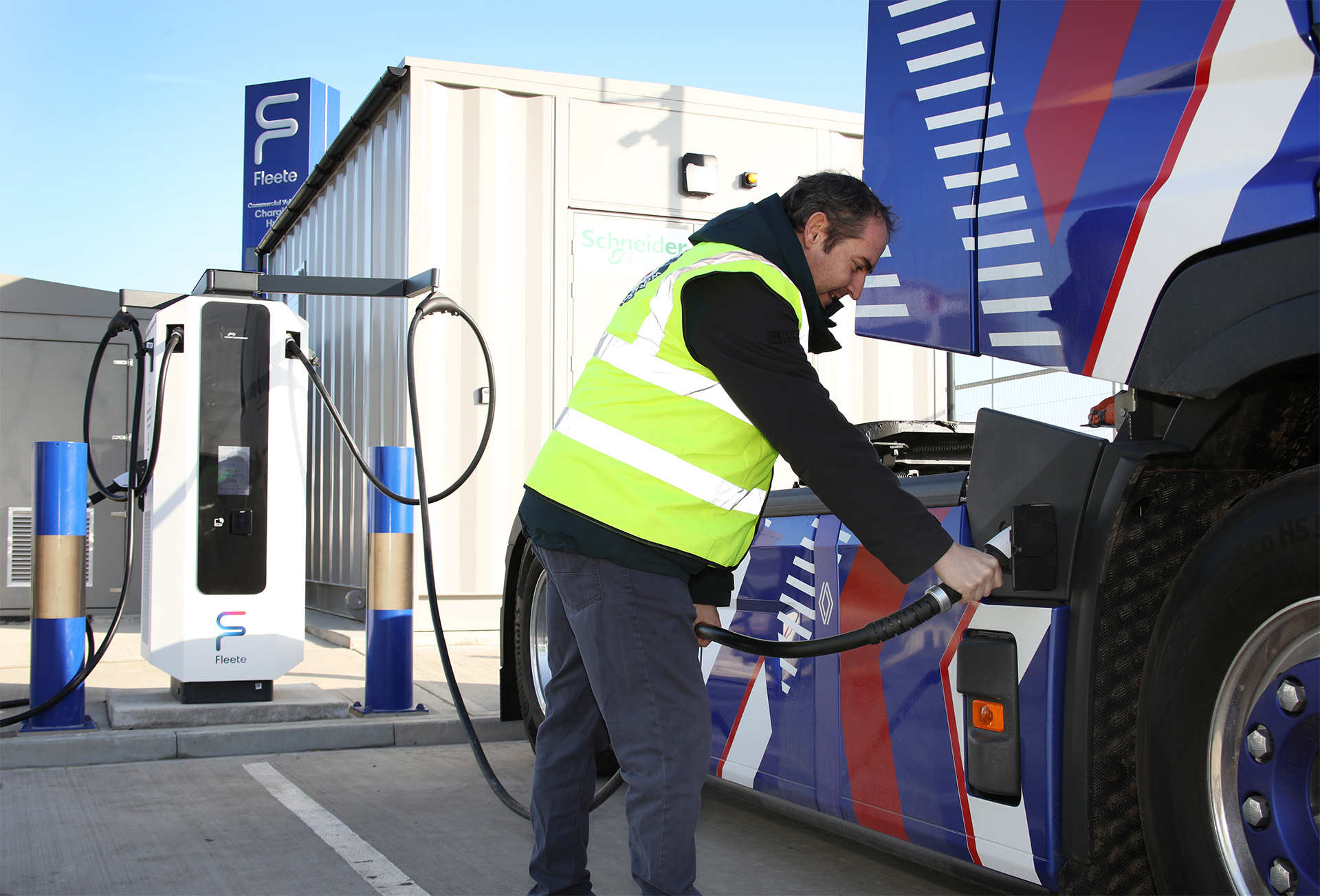 Fleete opens UK’s largest commercial EV charging hub