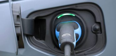 Government cuts EV charging red tape on charge point installation