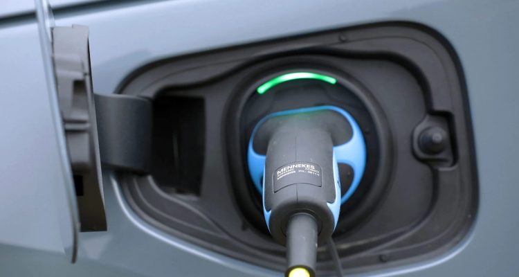 Government cuts EV charging red tape on charge point installation