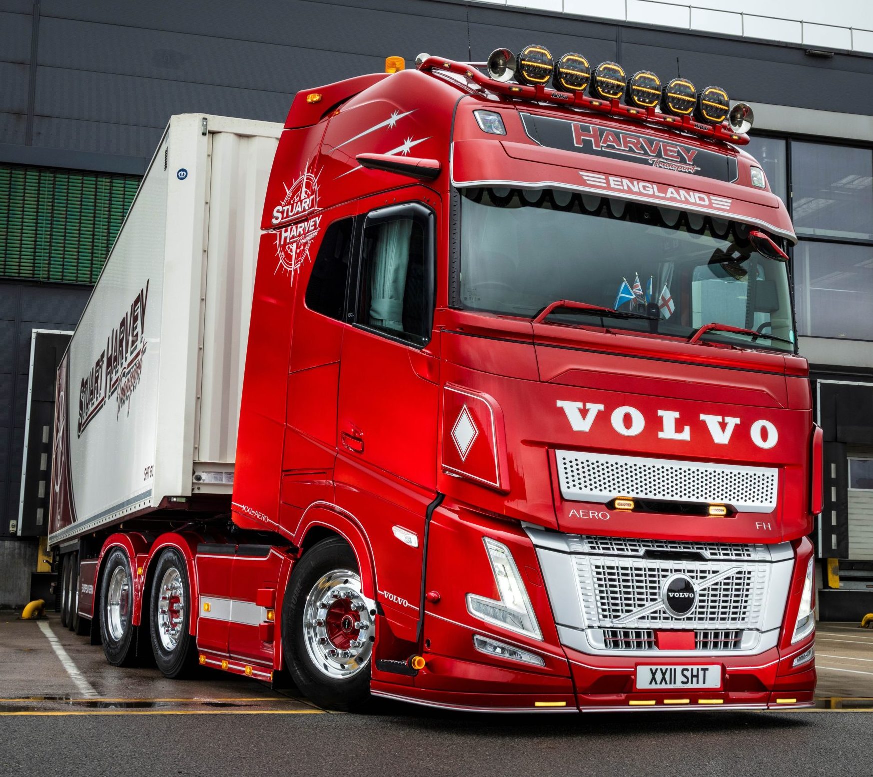Stuart Harvey Transport adds new FH Aero 500 tractor unit
