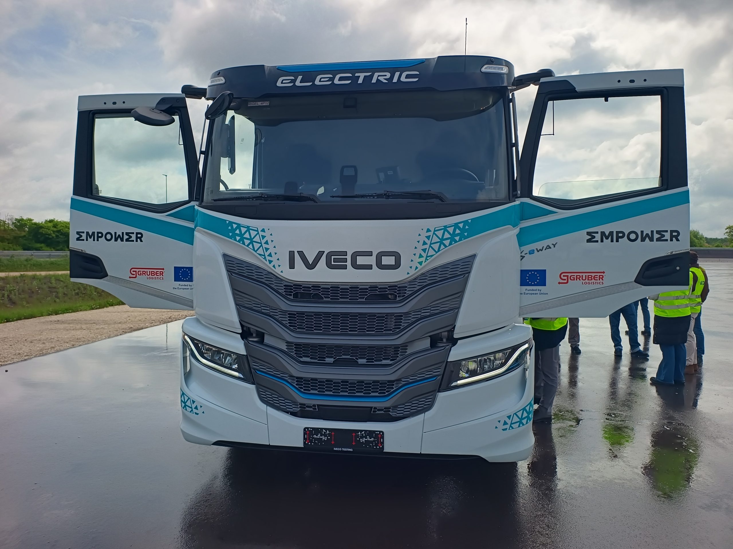 IVECO and Gruber Logistics launch EMPOWER electric truck trial