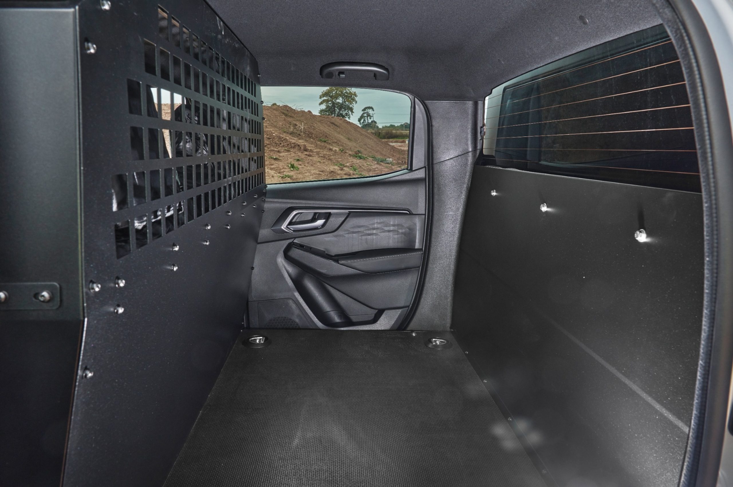 Isuzu UK launches D-Max 2.2 pick-up Commercial
