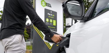 Arnold Clark Charge joins Radius EV network